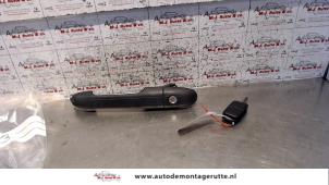 O80059 Gebruikte portiergreep 4deurs links-voor Mercedes Vaneo