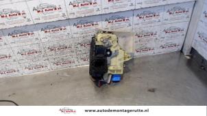 O82396 Gebruikte deurslot mechaniek 2deurs links Volkswagen Polo