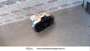O82929 Gebruikte deurslot mechaniek 4deurs links-voor Volkswagen Polo