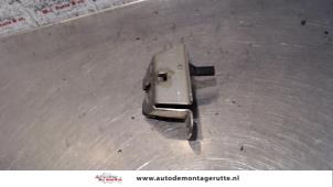 O91860 Gebruikte slotmechaniek achterklep Peugeot 107
