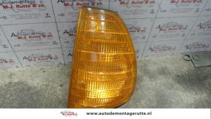 O75500 Gebruikte richtingaanwijzer links Mercedes 200 - 500