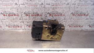 O92355 Gebruikte slotmechaniek achterdeur bus-bestel Citroen Berlingo