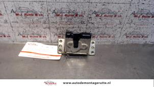O91561 Gebruikte achterklep slotmechaniek Opel Zafira