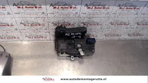 O82889 Gebruikte deurslot mechaniek 4deurs links-voor Opel Zafira