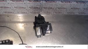 O90164 Gebruikte raammotor portier Skoda Fabia
