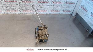 O83242 Gebruikte slotmechaniek portier 4deurs links-voor Suzuki Alto