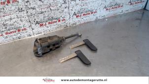 O81671 Gebruikte portierslot cilinder links Renault Scenic