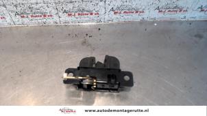 O91656 Gebruikte slotmechaniek achterklep Volkswagen Passat