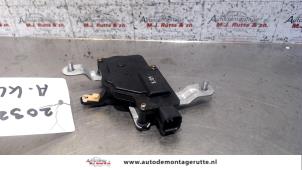 Gebruikte Portiervergrendelings Motor Kia Picanto (BA) 1.0 12V Prijs op aanvraag aangeboden door Autodemontage M.J. Rutte B.V.
