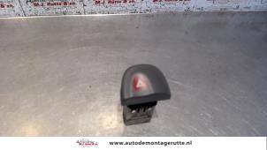 O104501 Gebruikte paniekverlichtings schakelaar Renault Twingo