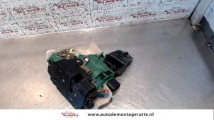 O82957 Gebruikte slotmechaniek portier 4deurs links-voor Volkswagen Passat