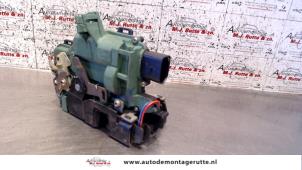 O82374 Gebruikte portierslot mechaniek 2deurs links Volkswagen Lupo
