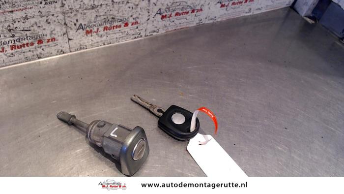 Gebruikte Deurslot Cilinder links Volkswagen Lupo O81419