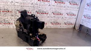 O82914 Gebruikte deurslot mechaniek 4deurs links-voor Volkswagen Bora