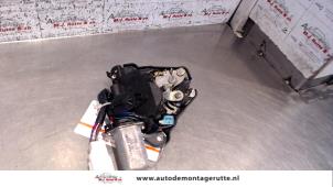 O91976 Gebruikte slotmechaniek achterklep Daihatsu Copen