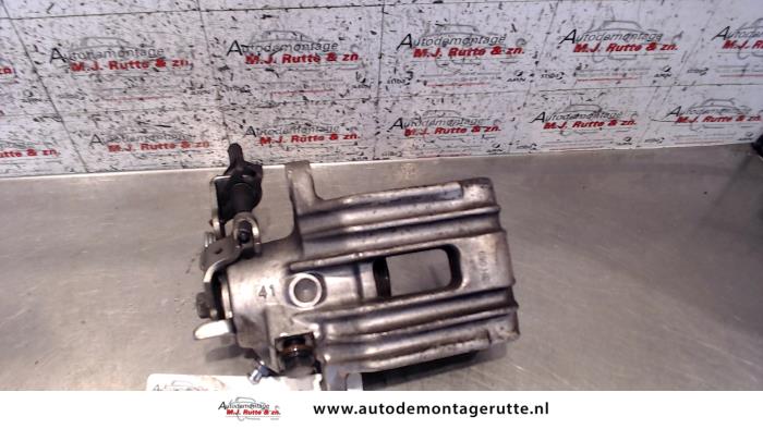 Gebruikte Remklauw (Tang) links-achter Volkswagen Bora O131999