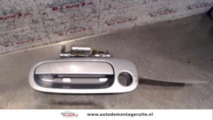 O79975 Gebruikte portiergreep 2deurs links Daihatsu Copen