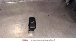 O106889 Gebruikte stoelverwarmings schakelaar Daihatsu Copen