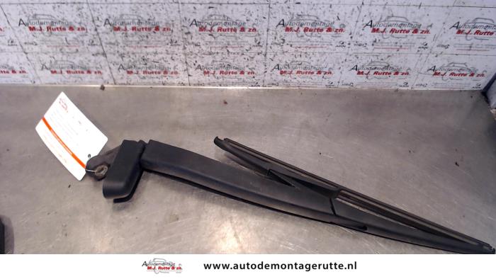 Gebruikte Ruitenwisserarm achter Fiat Punto Grande O97519