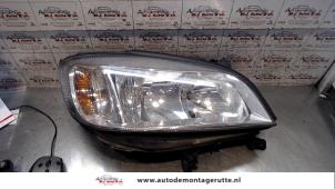 O73415 Gebruikte rechter koplamp Opel Zafira