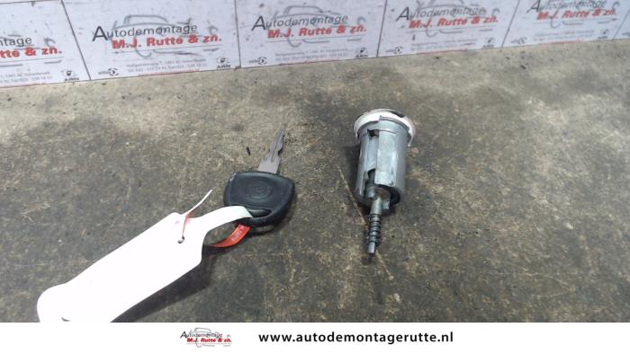 Gebruikte Kontaktslot+Sleutel Opel Corsa O114036