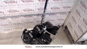O84051 Gebruikte slotmechaniek portier 4deurs rechts-achter Volvo V50