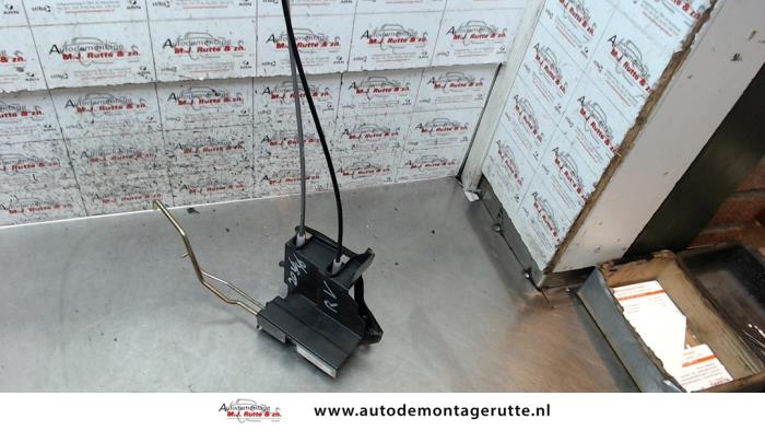 Deurslot Mechaniek 4Deurs rechts-voor van een Kia Rio II (DE) 1.4 16V 2006