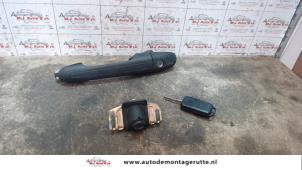 O79617 Gebruikte portiergreep 2deurs links Mercedes Vaneo