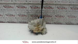 O82470 Gebruikte deurslot mechaniek 2deurs links Citroen Nemo