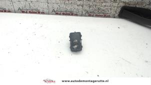 O107384 Gebruikte schakelaar elektrisch raam Fiat Croma