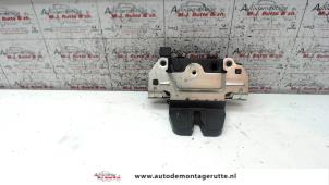 O91556 Gebruikte slotmechaniek achterklep Opel Astra