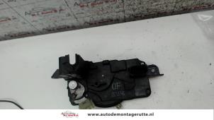 O82886 Gebruikte portierslot mechaniek 4deurs links-voor Opel Astra