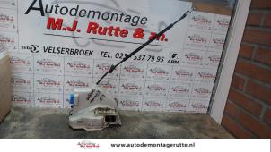 Gebruikte Deurslot Mechaniek 4Deurs links-voor Volkswagen Golf V (1K1) 1.9 TDI Prijs € 35,00 Margeregeling aangeboden door Autodemontage M.J. Rutte B.V.