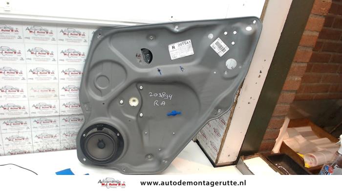 Raammechaniek 4Deurs rechts-achter van een Mercedes-Benz A (W169) 2.0 A-180 CDI 16V 5-Drs. 2005