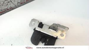 O91986 Gebruikte achterklep slotmechaniek Seat Ibiza