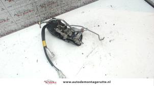 O82784 Gebruikte deurslot mechaniek 2deurs rechts Suzuki Swift