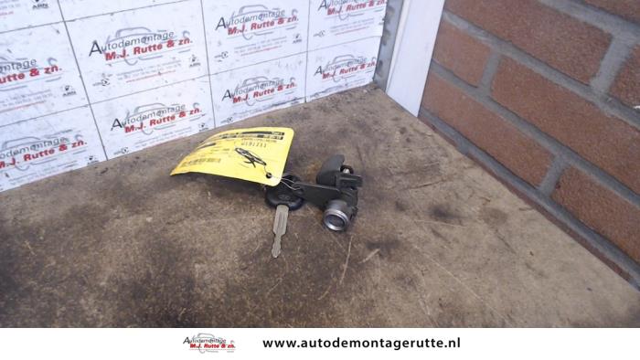 Gebruikte Cilinderslot Portier links Hyundai Matrix O81530