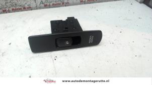O107696 Gebruikte schakelaar elektrisch raam Ssang Yong Korando