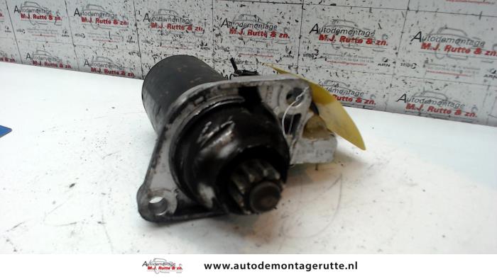 Startmotor van een Volkswagen Golf IV (1J1) 2.0 1999