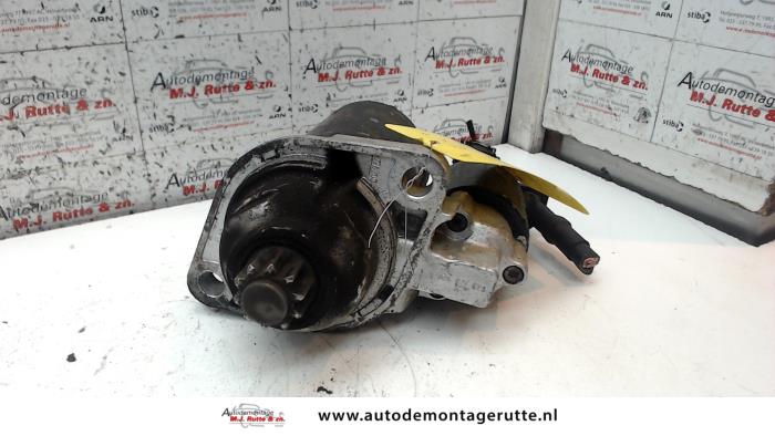 Startmotor van een Volkswagen Golf IV (1J1) 2.0 1999