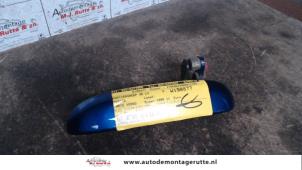 O80508 Gebruikte portiergreep 4deurs links-voor Toyota Yaris Verso