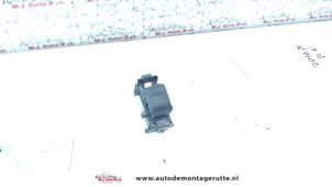 O107830 Gebruikte ruit schakelaar elektrisch Peugeot 108