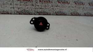 O104436 Gebruikte paniekverlichtings schakelaar Peugeot 108