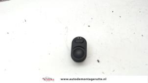 O105793 Gebruikte schakelaar spiegel Opel Corsa