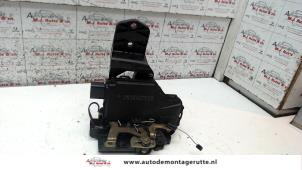 O82954 Gebruikte slotmechaniek portier 4deurs links-voor Volkswagen Passat