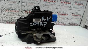 O83821 Gebruikte deurslot mechaniek 4deurs rechts-voor Seat Altea