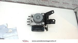 O114831 Gebruikte abs pomp Peugeot 108