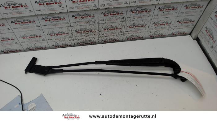 Gebruikte Ruitenwisserarm voor Peugeot 108 O119289