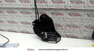 O83420 Gebruikte slotmechaniek portier 4deurs links-achter Peugeot 108