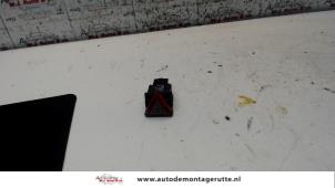 O103947 Gebruikte alarmlicht schakelaar Audi A3